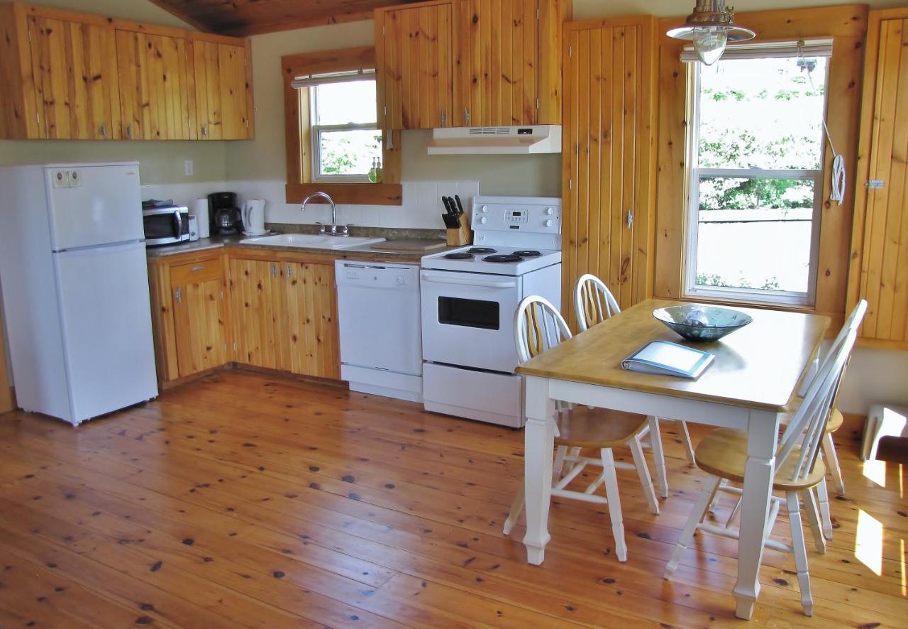 Larinda'S Landing Oceanfront Cottages Halifax Dış mekan fotoğraf